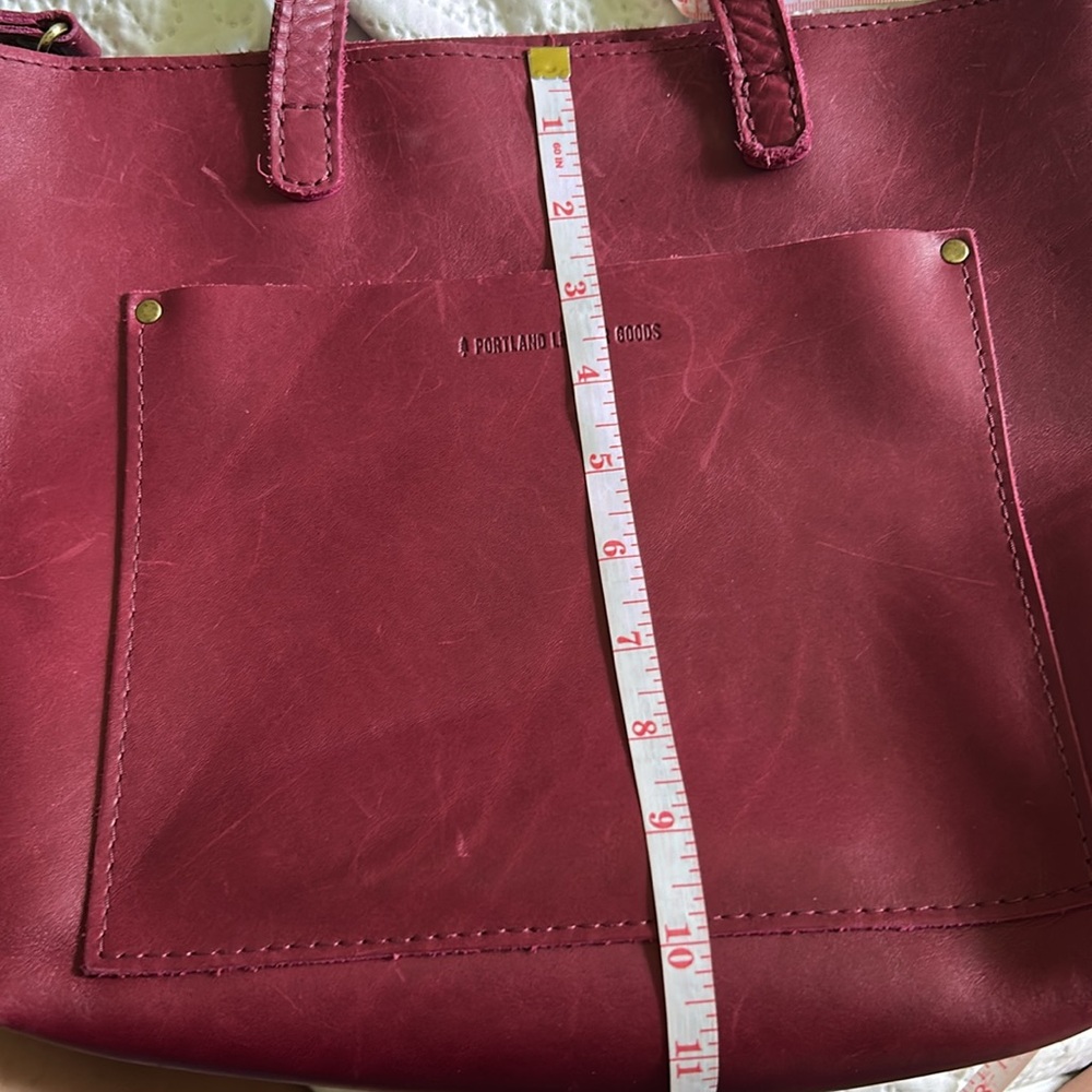 Medium crossbody tote - Picture 10 of 10